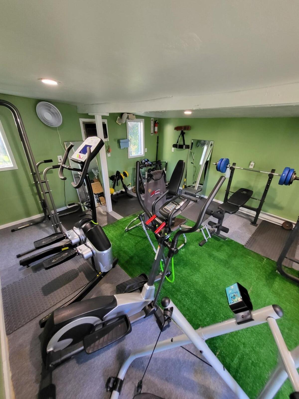 Adorable Crown Royal Presidential Suite Fitness Rm Cleveland Exterior photo